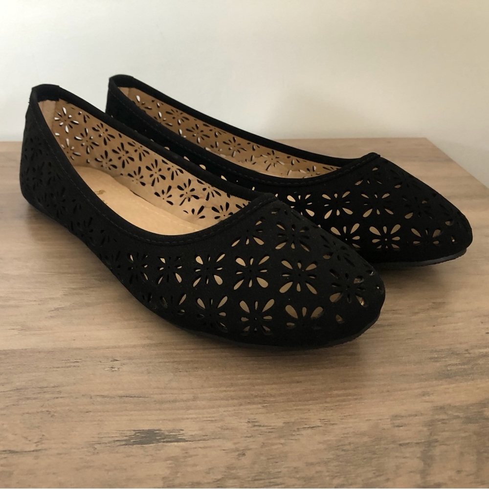 Spirit Moda Black Suede Flats